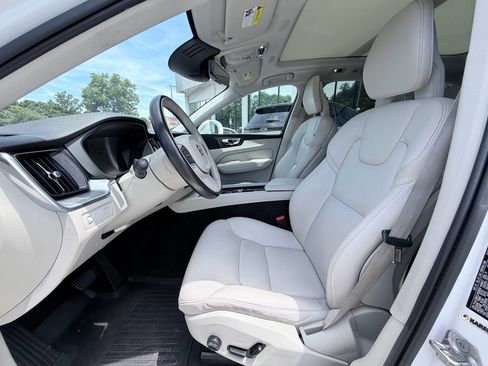 Used 2018 Volvo XC60 T6 Momentum w/ Convenience Package AWD/4WD image 21