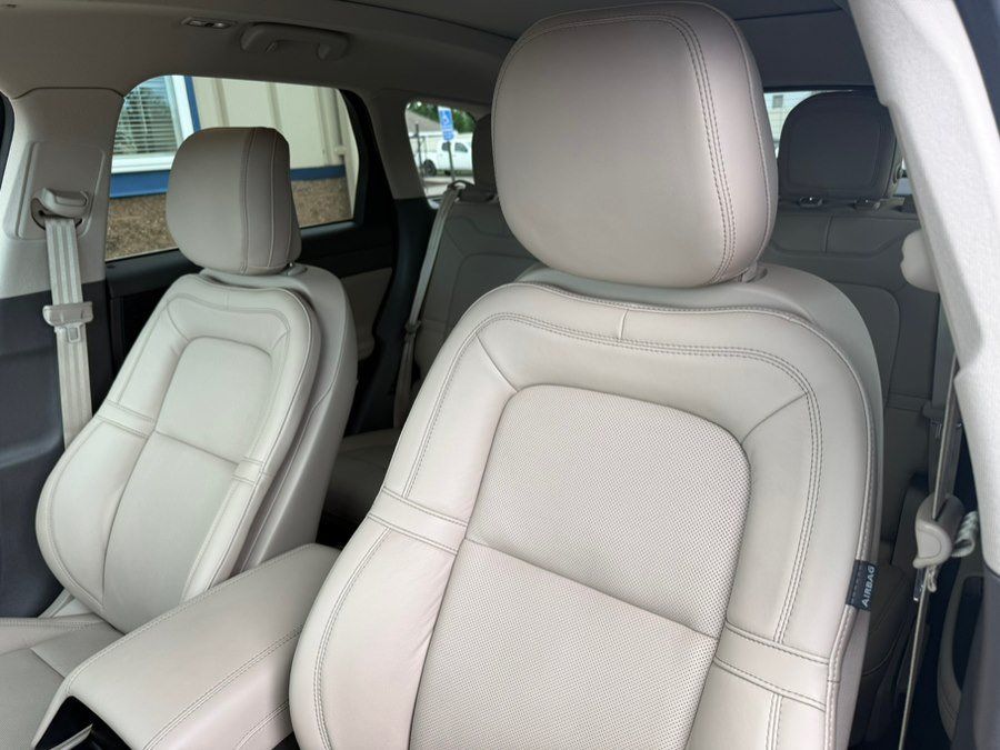 Used 2020 Lincoln Corsair AWD w/ Premium Package image 14