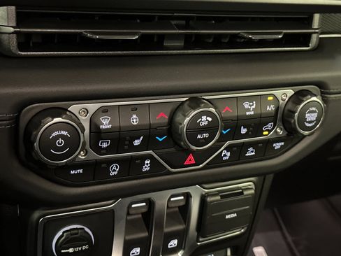 New 2025 Jeep Wrangler Rubicon w/ Xtreme 35 Tire Package image 19