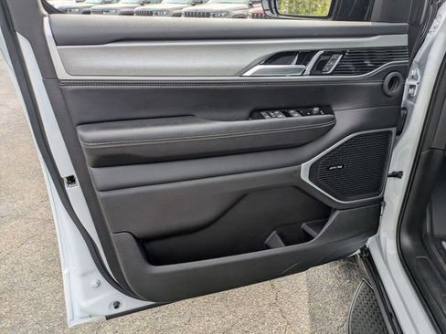 New 2026 Jeep Grand Wagoneer 4WD image 9
