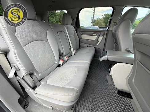 Used 2016 GMC Acadia SLE FWD image 19