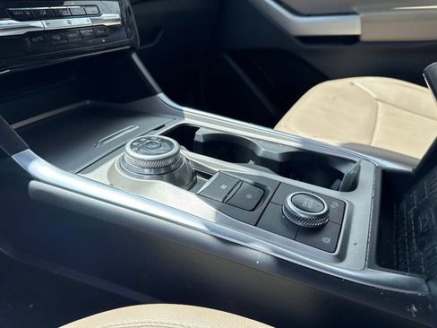 Used 2022 Ford Explorer Limited w/ Equipment Group 301A AWD/4WD image 16