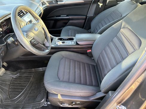 Used 2017 Ford Fusion SE w/ Fusion SE Technology Package image 7