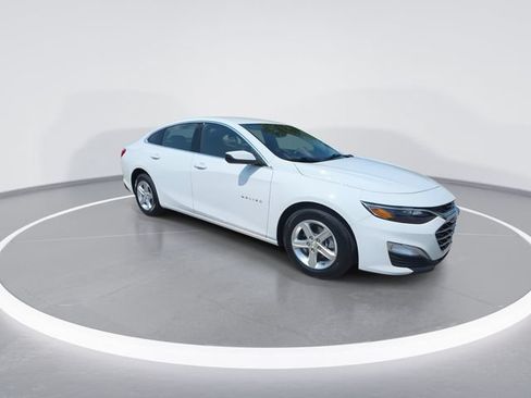 Used 2024 Chevrolet Malibu LS w/ Driver Confidence Package FWD image 2