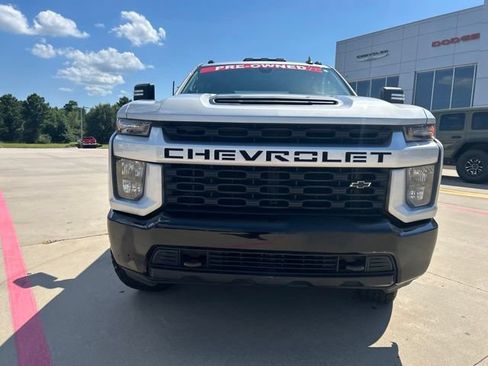 Used 2022 Chevrolet Silverado 2500 Custom w/ Custom Value Package AWD/4WD image 2
