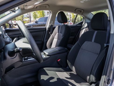 Used 2025 Nissan Sentra SV w/ Trunk Package FWD image 16