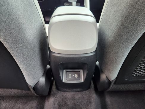 Used 2024 Hyundai Elantra Limited image 33