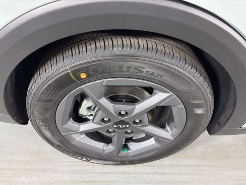 New 2026 Kia K4 LXS image 10