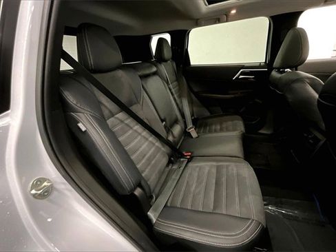 Used 2024 Mitsubishi Outlander SE image 23