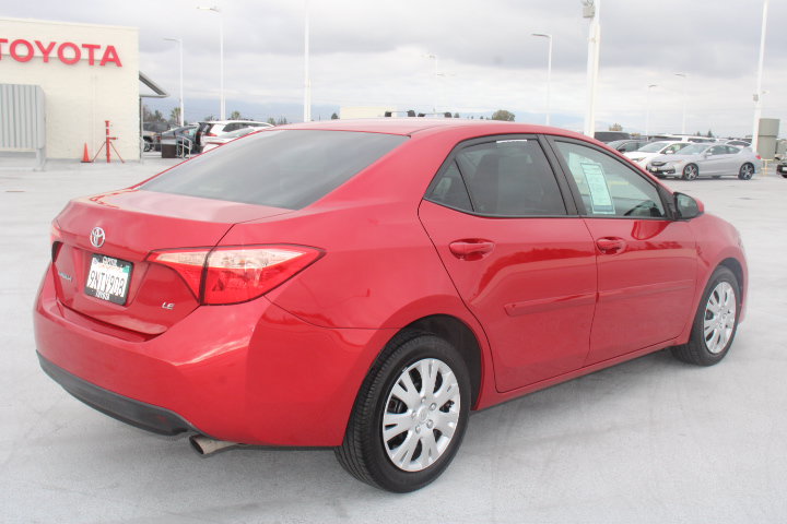 Used 2017 Toyota Corolla LE w/ Carpet Mat Package (TMS) FWD image 3