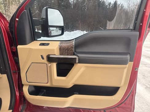 Used 2019 Ford F250 Lariat w/ Chrome Package image 22