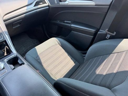 Used 2020 Ford Fusion SE FWD image 15