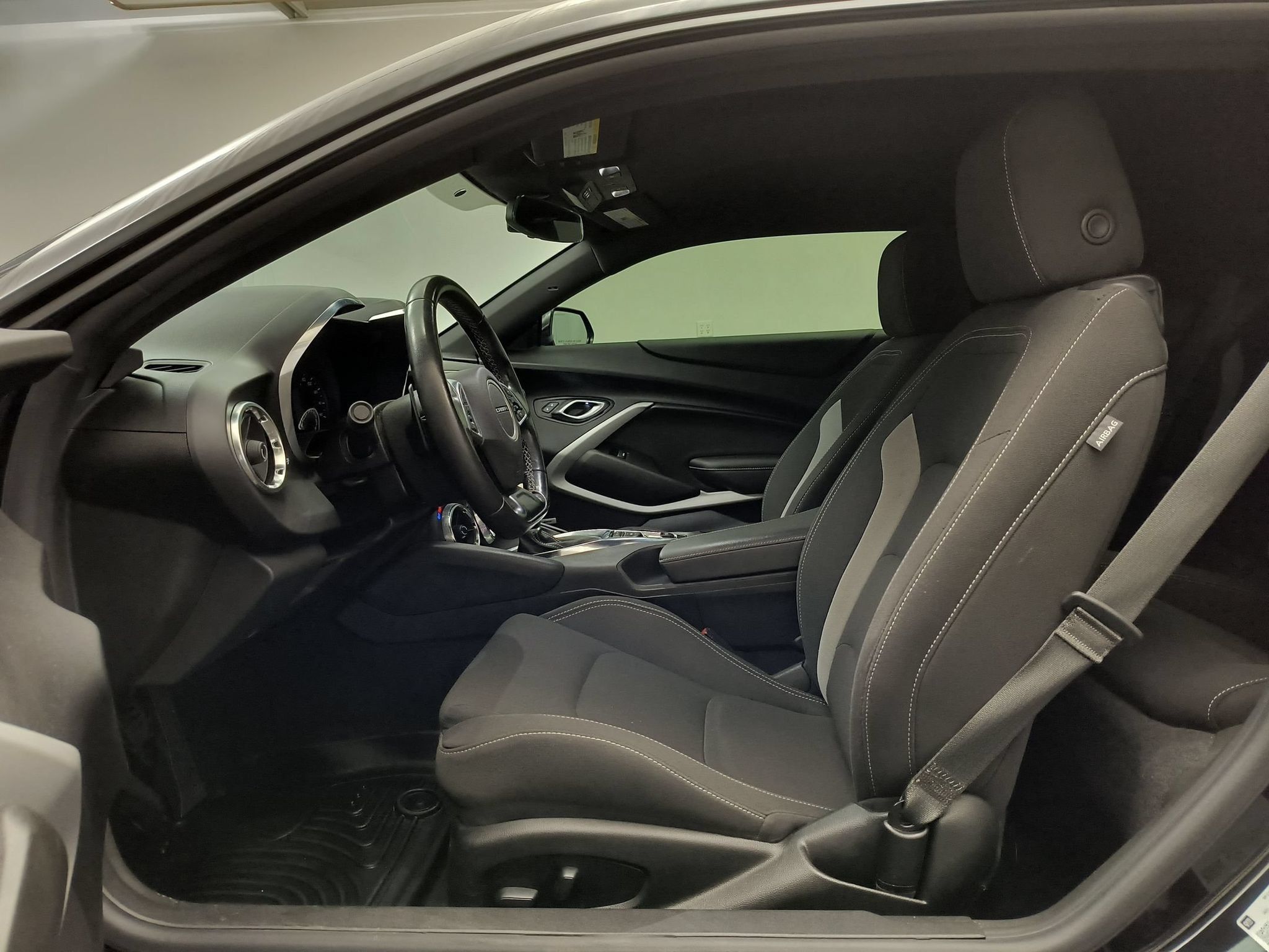 Used 2021 Chevrolet Camaro LT w/ Technology Package RWD image 5