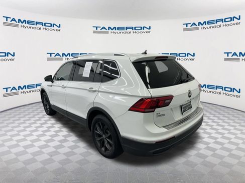 Used 2022 Volkswagen Tiguan SE FWD image 3