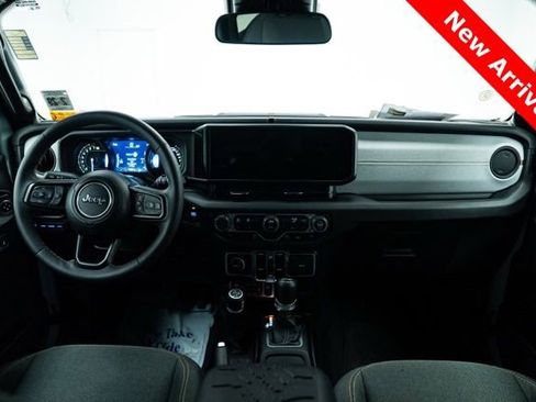 Used 2024 Jeep Wrangler Unlimited image 17