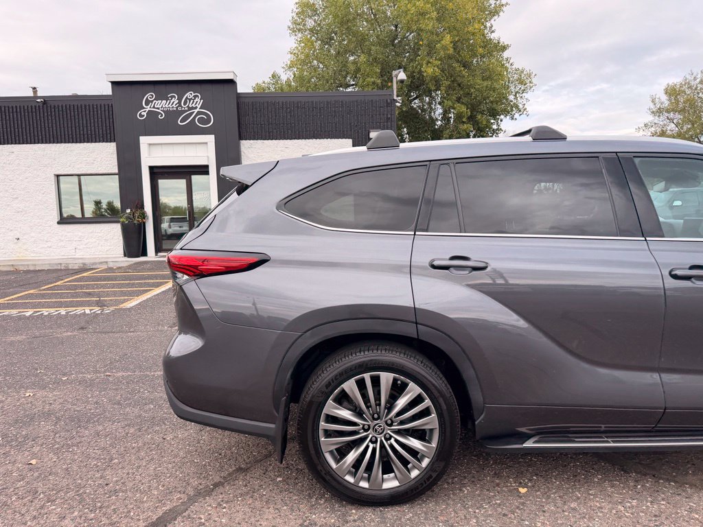 Used 2021 Toyota Highlander Platinum AWD/4WD image 4