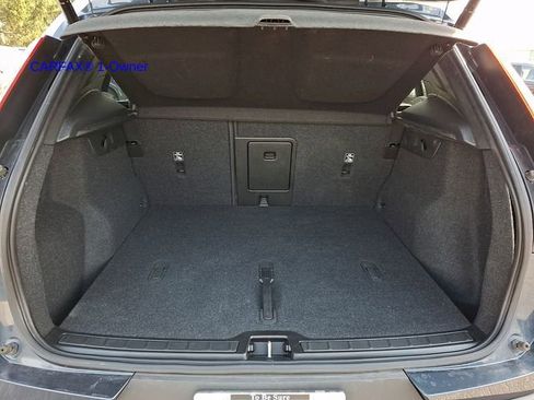 Used 2021 Volvo XC40 T5 Momentum w/ Premium Package image 31