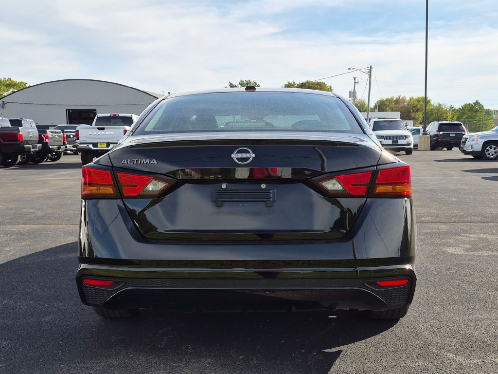 Used 2025 Nissan Altima 2.5 SV FWD image 5