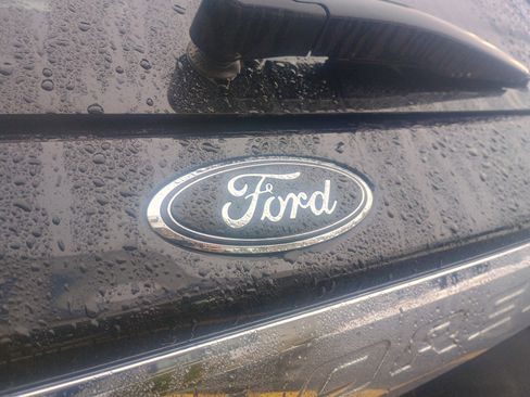 Used 2022 Ford Explorer XLT w/ Equipment Group 202A image 10