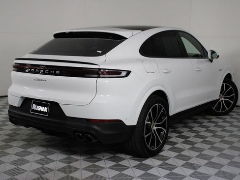 Certified 2025 Porsche Cayenne E-Hybrid Coupe AWD/4WD image 7