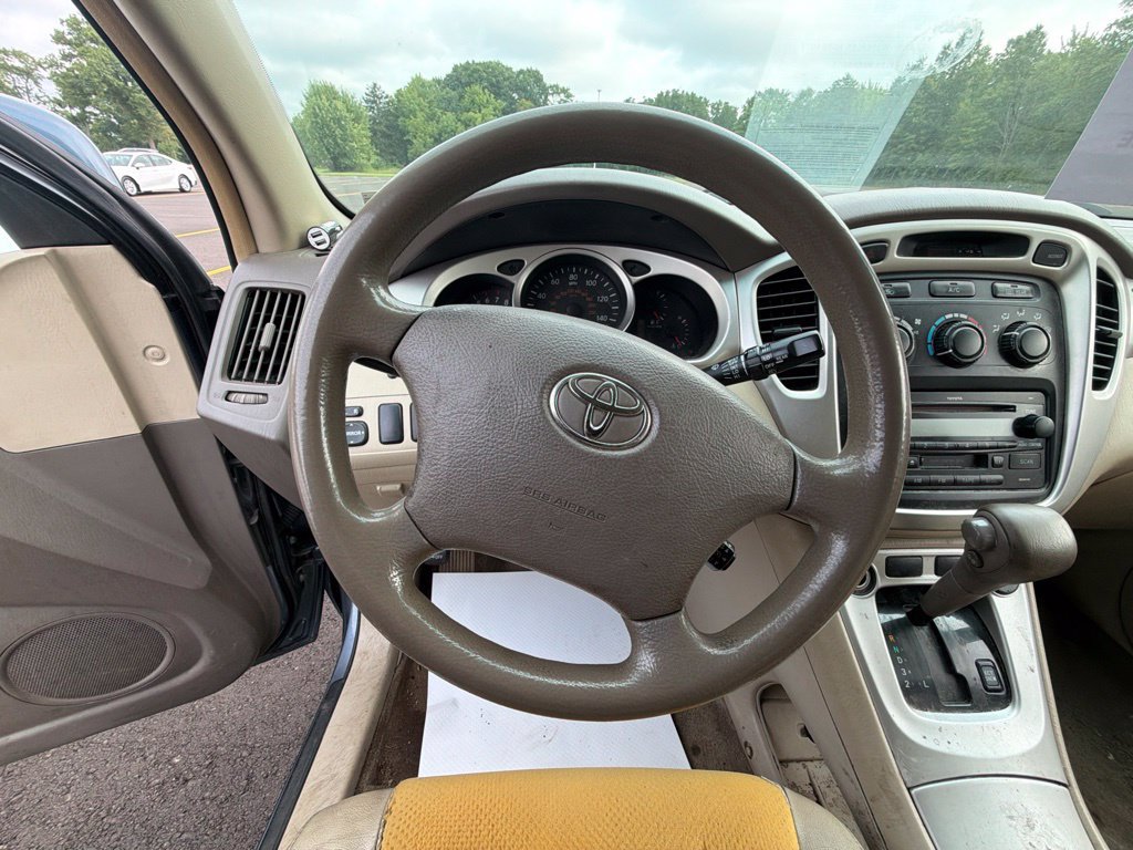 Used 2005 Toyota Highlander 2WD V6 w/ 3rd Row image 13
