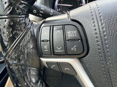 Used 2019 Toyota Highlander Limited AWD/4WD image 29
