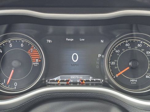 Used 2018 Jeep Cherokee Trailhawk AWD/4WD image 35