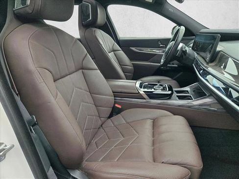 Used 2023 BMW 760i xDrive image 21