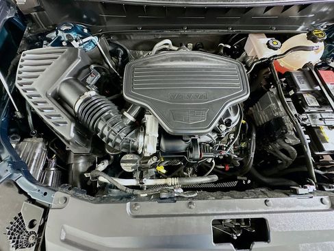 Used 2025 Cadillac XT6 Premium Luxury w/ LPO, Floor Liner Package FWD image 32