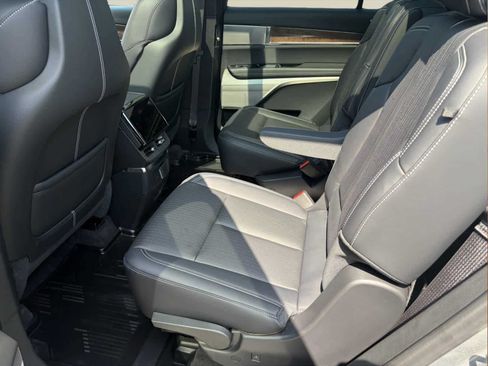 Certified 2026 Cadillac Vistiq Sport w/ LPO, Floor Liner Package AWD/4WD image 21