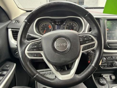 Used 2017 Jeep Cherokee Trailhawk w/ Cold Weather Group AWD/4WD image 19