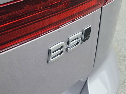 New 2026 Volvo XC60 B5 Plus w/ Protection Package Premier image 4