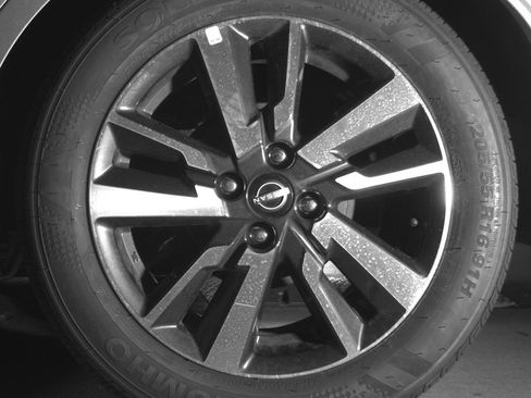 Used 2025 Nissan Versa SV FWD image 14
