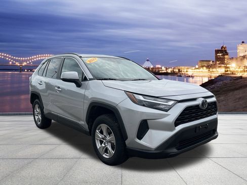 Used 2022 Toyota RAV4 XLE image 4