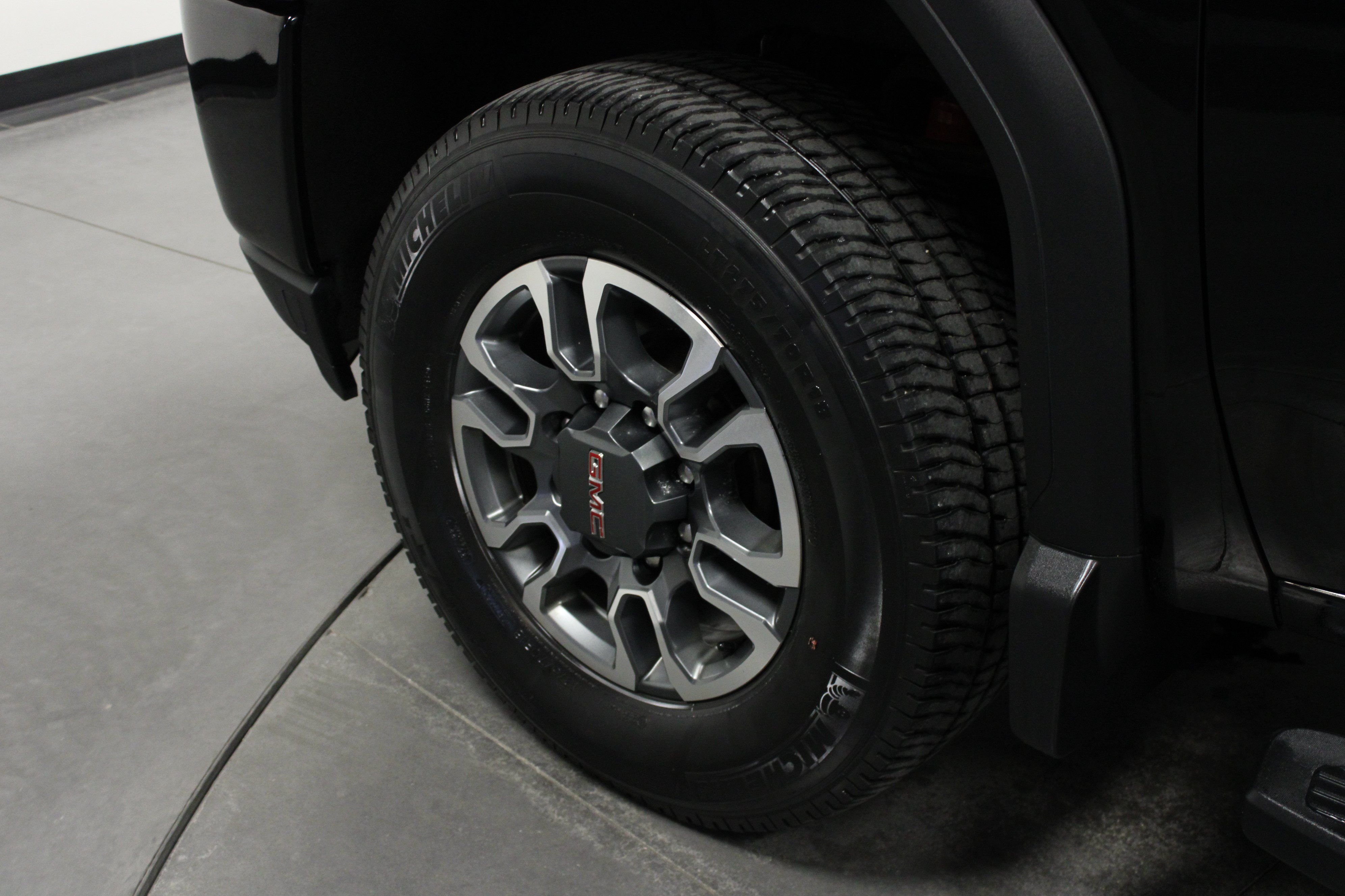 Used 2021 GMC Sierra 2500 AT4 AWD/4WD image 10