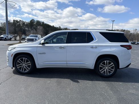 Used 2023 Chevrolet Traverse High Country image 8