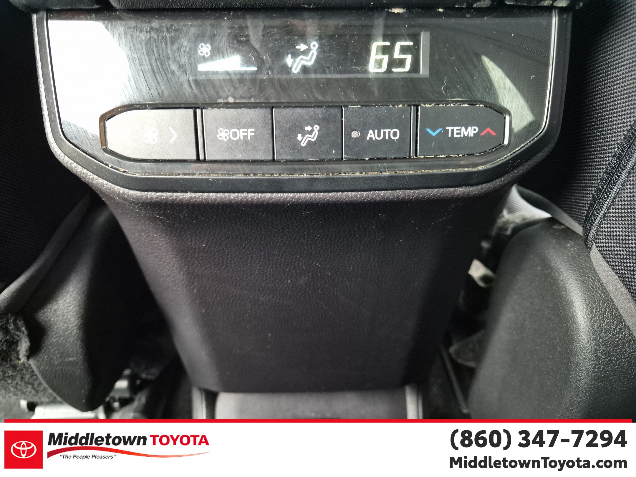 Used 2023 Toyota Highlander LE AWD/4WD image 29