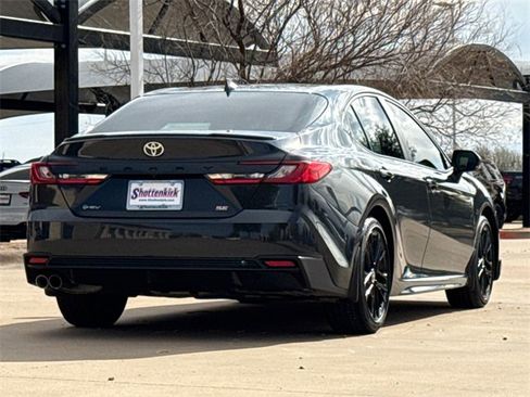 Used 2025 Toyota Camry SE image 8