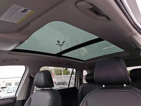 Certified 2023 Volkswagen Tiguan SE w/ Panoramic Sunroof Package AWD/4WD image 18