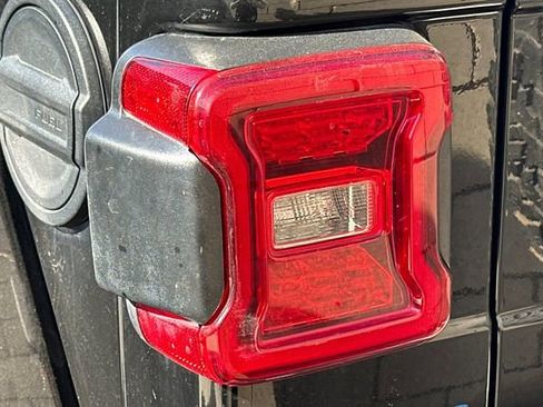 Used 2022 Jeep Wrangler Unlimited Sahara image 13