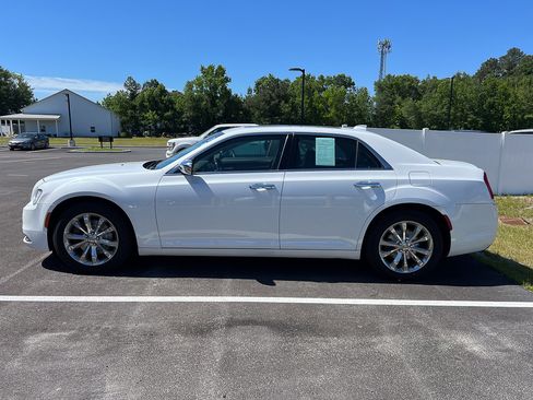 Used 2015 Chrysler 300 C AWD/4WD image 2