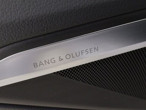 Used 2022 Audi e-tron Premium Plus w/ Premium Plus Package image 40