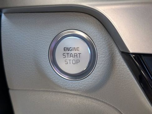 Used 2024 Kia Telluride S image 28