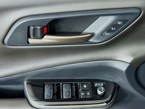 Used 2026 Toyota Crown Limited image 40