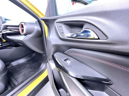 Used 2024 Chevrolet Trax RS w/ Sunroof Package FWD image 34