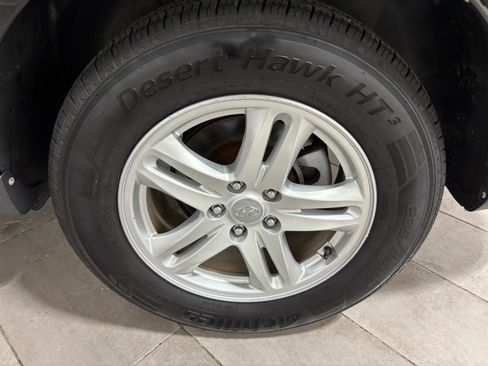 Used 2011 Hyundai Santa Fe GLS image 11