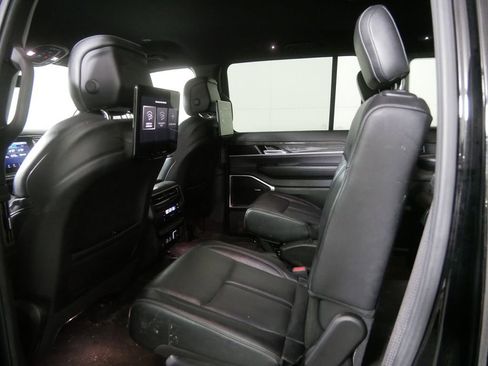 Used 2022 Jeep Wagoneer Series III w/ Rear Seat Video Group 1 AWD/4WD image 18