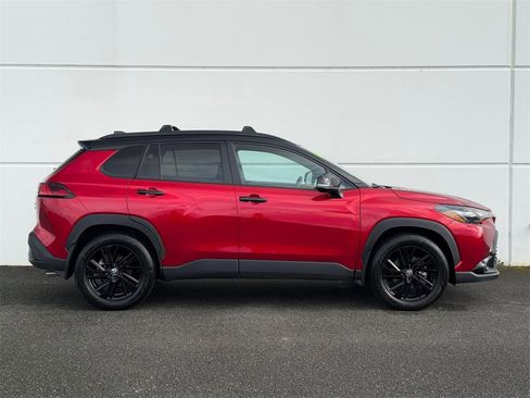 Certified 2025 Toyota Corolla Cross AWD Hybrid w/ Moonroof Package image 8