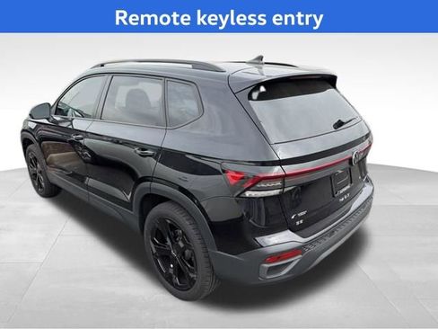 Used 2025 Volkswagen Taos SE image 2