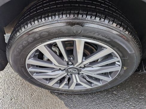 Used 2024 Nissan Kicks SV image 9